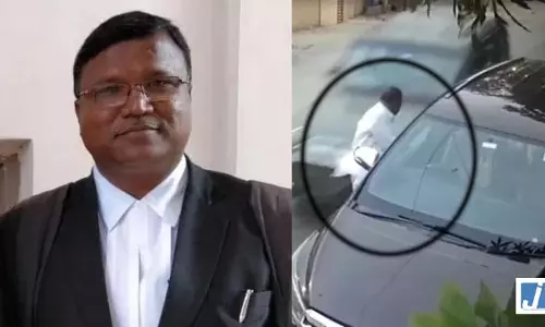 हाईकोर्ट के वकील की हत्या की आशंका, सामने आया LIVE वीडियो हाईकोर्ट के वकील की हत्या की आशंका, सामने आया LIVE वीडियो