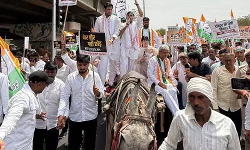 Gurugram महंगाई व NEET लीक पर कांग्रेस का विरोध प्रदर्शन किया
