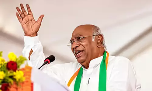 Tamil Nadu : कांग्रेस ने विधानसभा चुनाव में हार की जांच के लिए बनाई समिति Tamil Nadu : कांग्रेस ने विधानसभा चुनाव में हार की जांच के लिए बनाई समिति
