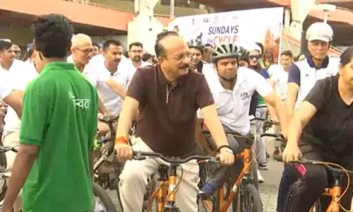 फिट इंडिया संडेज ऑन साइकिल में मंत्री आशीष सूद ने लिया हिस्सा, साइकिल अपनाने का किया आह्वान फिट इंडिया संडेज ऑन साइकिल में मंत्री आशीष सूद ने लिया हिस्सा, साइकिल अपनाने का किया आह्वान
