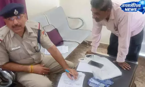 सुवासरा रेलवे स्टेशन पर RPF का सुरक्षा जागरूकता अभियान सुवासरा रेलवे स्टेशन पर RPF का सुरक्षा जागरूकता अभियान
