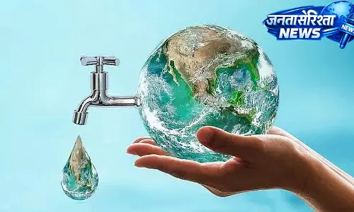 इंदौर में पानी संकट पर विरोध तेज, MLA रमेश मेंडोला के घर के बाहर प्रदर्शन इंदौर में पानी संकट पर विरोध तेज, MLA रमेश मेंडोला के घर के बाहर प्रदर्शन