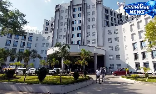 Bhopal : नगर निगम को राहत, पुलिस पेट्रोल पंप से मिल रहा ईंधन Bhopal : नगर निगम को राहत, पुलिस पेट्रोल पंप से मिल रहा ईंधन