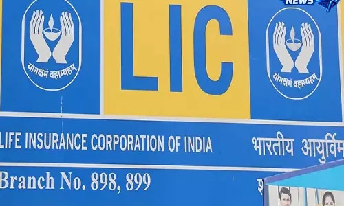 LIC बनी Q4 की सबसे मुनाफ़ेदार वित्तीय कंपनी, नेट प्रॉफिट 23% बढ़कर ₹23,420 करोड़