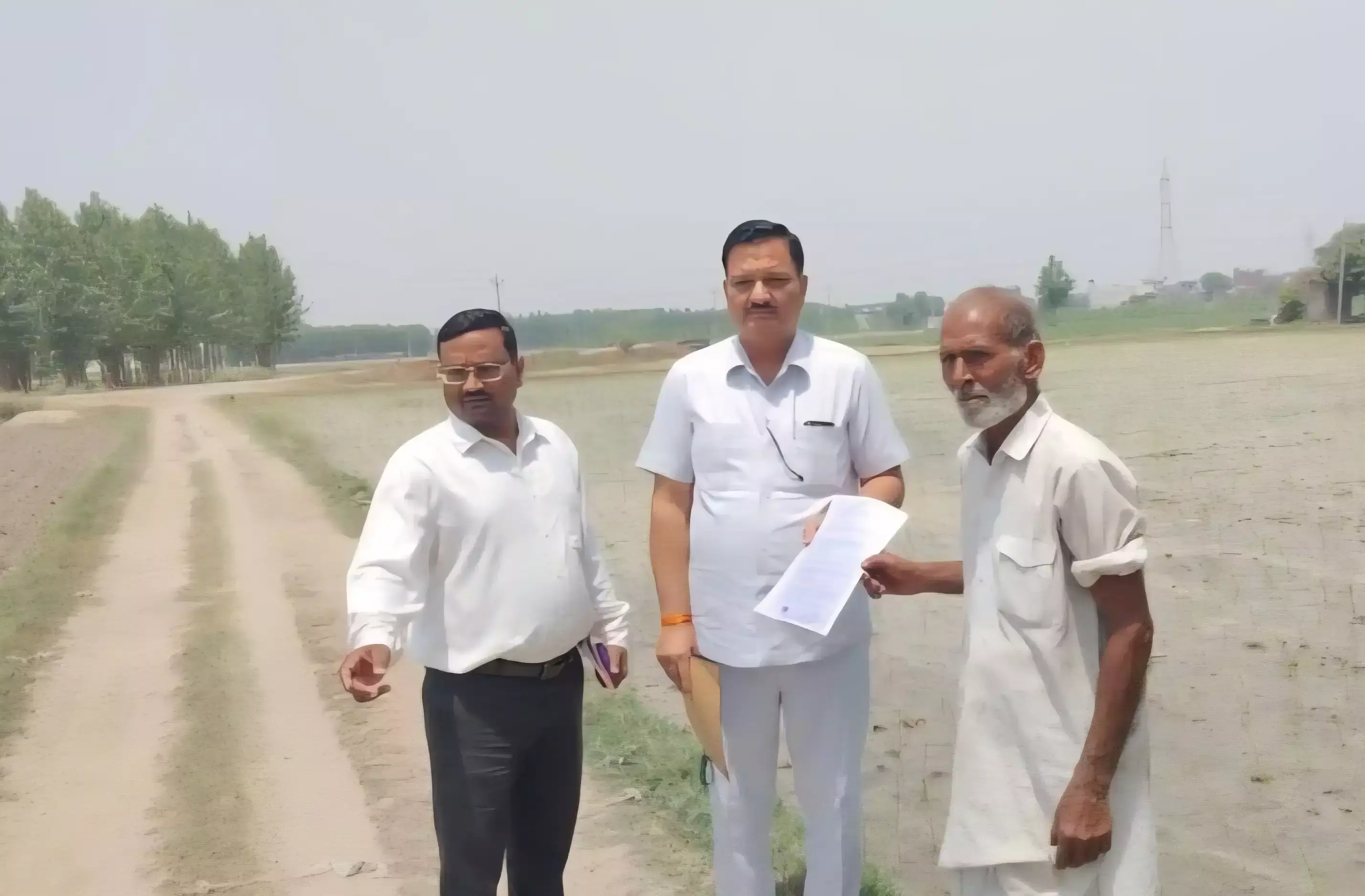 Yamunanagar: समय से पहले धान लगाने पर किसानों को नोटिस थमाए गए Yamunanagar: समय से पहले धान लगाने पर किसानों को नोटिस थमाए गए