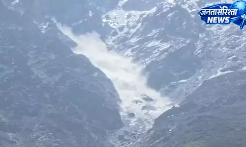 Badrinath धाम के पास कंचनगंगा क्षेत्र में ग्लेशियर टूटने की घटना Badrinath धाम के पास कंचनगंगा क्षेत्र में ग्लेशियर टूटने की घटना