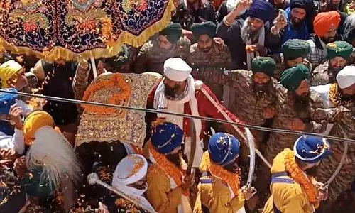 Amritsar हेमकुंड साहिब यात्रा शुरू: पहले दिन 6,500 से ज़्यादा श्रद्धालुओं ने दर्शन किए Amritsar हेमकुंड साहिब यात्रा शुरू: पहले दिन 6,500 से ज़्यादा श्रद्धालुओं ने दर्शन किए