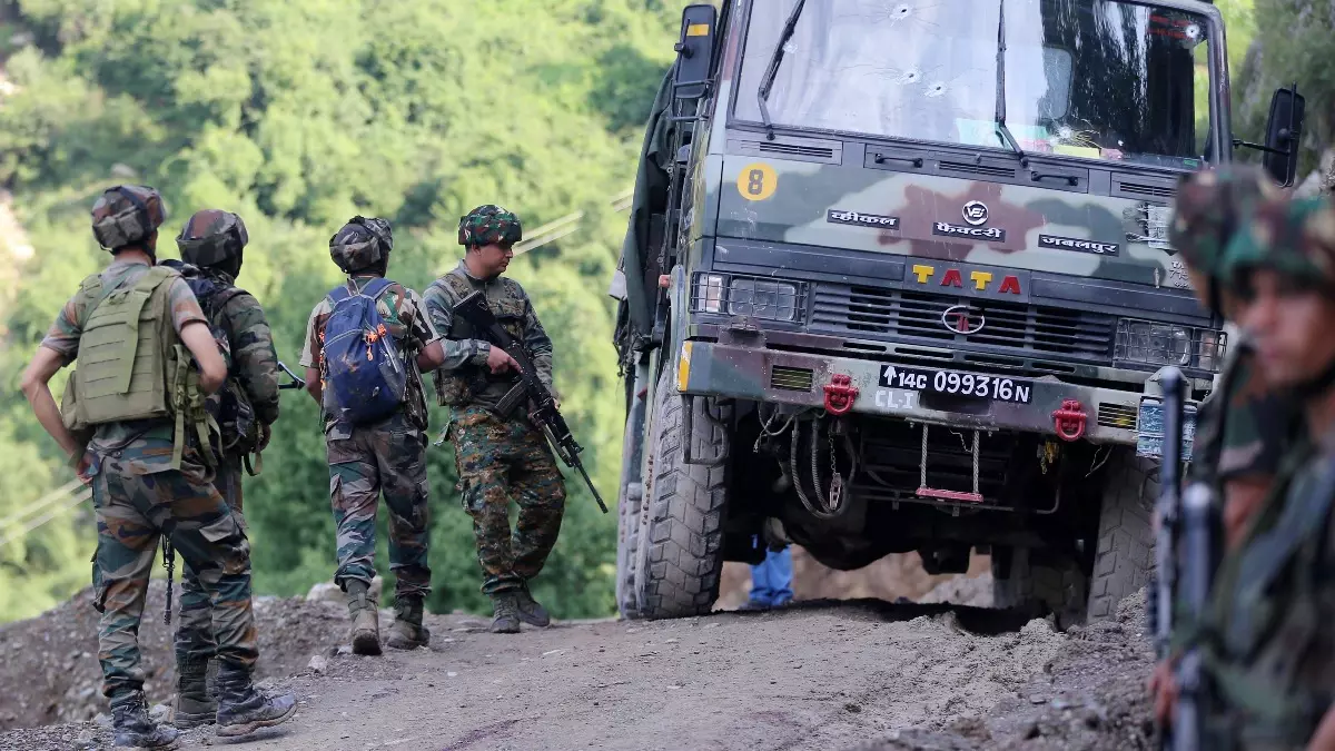 Rajouri: आतंकियों की तलाश में इलाके की घेराबंदी कर अभियान जारी Rajouri: आतंकियों की तलाश में इलाके की घेराबंदी कर अभियान जारी