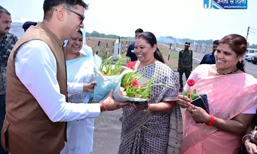 वित्तमंत्री ओपी चौधरी का जशपुर आगडीह हवाई अड्डे पर आत्मीय स्वागत वित्तमंत्री ओपी चौधरी का जशपुर आगडीह हवाई अड्डे पर आत्मीय स्वागत