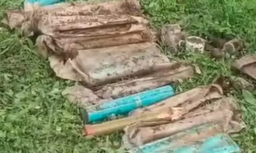 बारामूला के निलसार कंडी में सुरक्षा बलों को बड़ी सफलता, 14 आरपीजी शेल समेत हथियार, गोला बारूद बरामद