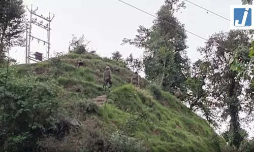 जम्मू-कश्मीर: राजौरी में एंटी-टेरर ऑपरेशन का दूसरा दिन, सर्च ऑपरेशन तेज जम्मू-कश्मीर: राजौरी में एंटी-टेरर ऑपरेशन का दूसरा दिन, सर्च ऑपरेशन तेज