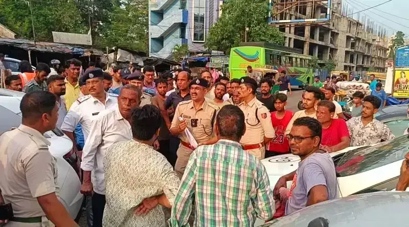 Asansol: आसनसोल में ट्रैफिक व्यवस्था सुधारने को लेकर पुलिस सख्त Asansol: आसनसोल में ट्रैफिक व्यवस्था सुधारने को लेकर पुलिस सख्त