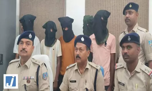 साइबर ठगों पर पुलिस का शिकंजा, पांच गिरफ्तार, 15 मोबाइल बरामद साइबर ठगों पर पुलिस का शिकंजा, पांच गिरफ्तार, 15 मोबाइल बरामद