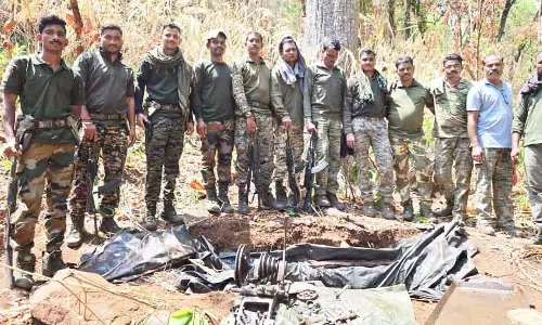नक्सलियों का हथियार फैक्ट्री मिला, राजनांदगांव-महाराष्ट्र बॉर्डर में बड़ी कार्रवाई नक्सलियों का हथियार फैक्ट्री मिला, राजनांदगांव-महाराष्ट्र बॉर्डर में बड़ी कार्रवाई