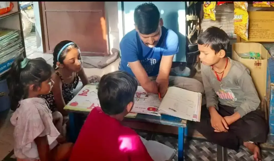 Dehradun: हाईटेंशन दुर्घटना पीड़ित मनीष के समर्थन में आगे आया प्रशासन Dehradun: हाईटेंशन दुर्घटना पीड़ित मनीष के समर्थन में आगे आया प्रशासन