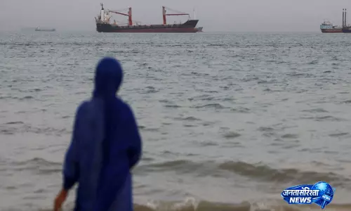 Iran ने स्ट्रेट ऑफ़ होर्मुज़ पर ट्रंप के दावे को खारिज किया, कहा—तेहरान का ही नियंत्रण रहेगा