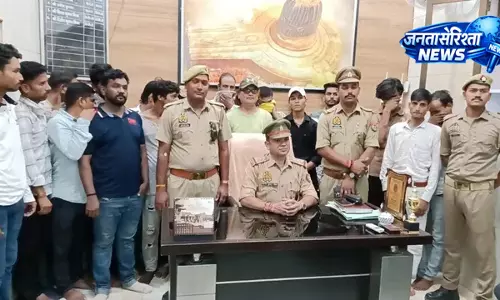 Kashi विश्वनाथ धाम में स्पर्श दर्शन के नाम पर ठगी करने वाले दलाल गिरफ्तार Kashi विश्वनाथ धाम में स्पर्श दर्शन के नाम पर ठगी करने वाले दलाल गिरफ्तार