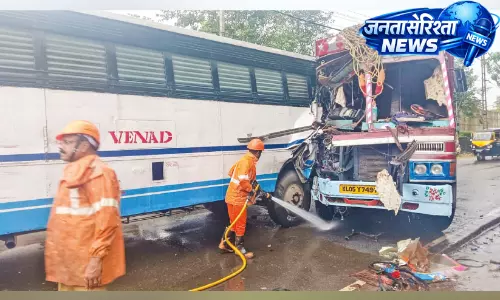 रामापुरम में KSRTC बस और लॉरी की आमने-सामने टक्कर, 15 यात्री घायल