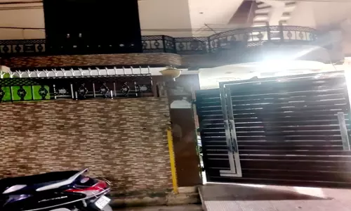 Chandigarh: गोली लगने से बच्चे की मौत, दादी घायल, परिवार पर टूटा दुखों का पहाड़ Chandigarh: गोली लगने से बच्चे की मौत, दादी घायल, परिवार पर टूटा दुखों का पहाड़