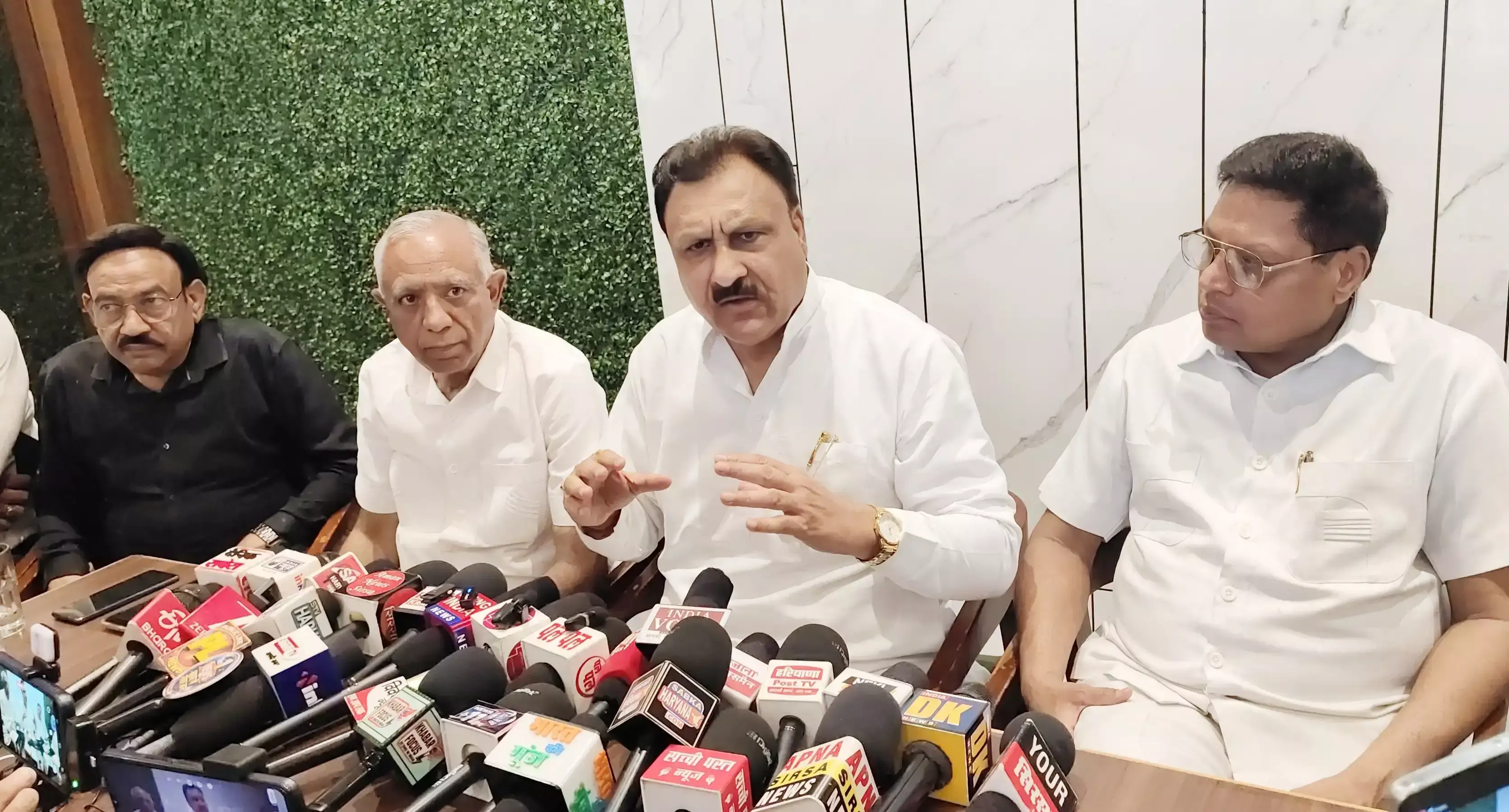 Sirsa: व्यापार और उद्योग के मुद्दे पर सरकार पर बरसे गर्ग Sirsa: व्यापार और उद्योग के मुद्दे पर सरकार पर बरसे गर्ग