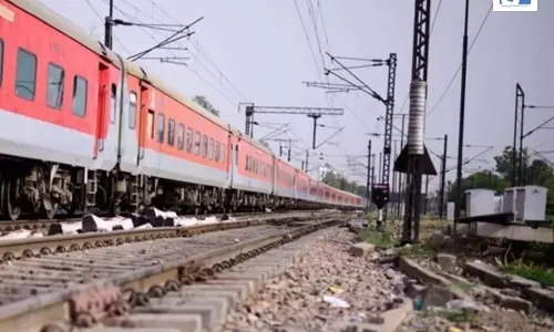 भीषण गर्मी में चुनौतियों से भरा है सफर करना, जानें क्या करें, क्या नहीं? भीषण गर्मी में चुनौतियों से भरा है सफर करना, जानें क्या करें, क्या नहीं?