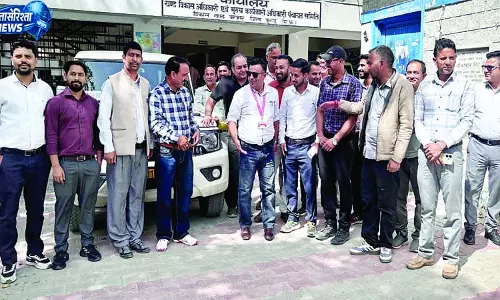 चुनाव के लिए बीस किलोमीटर का पैदल सफर