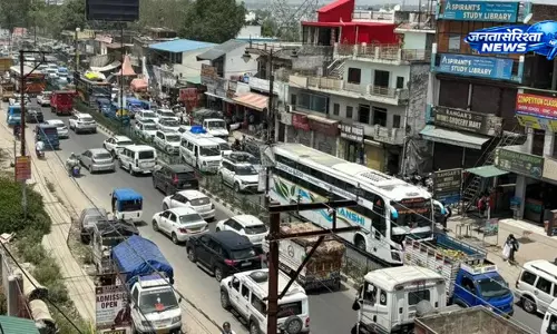 Uttarakhand : चारधाम यात्रा में भीड़ बढ़ी, रात्रिकालीन दर्शन की तैयारी Uttarakhand : चारधाम यात्रा में भीड़ बढ़ी, रात्रिकालीन दर्शन की तैयारी