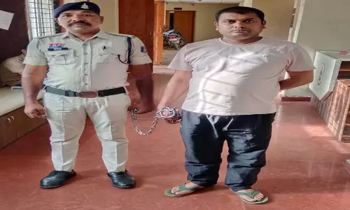 महिला से रेप मामले में गरियाबंद का पुलिस आरक्षक गिरफ्तार, तस्वीर आई सामने महिला से रेप मामले में गरियाबंद का पुलिस आरक्षक गिरफ्तार, तस्वीर आई सामने