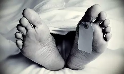 Chhatarpur : युवक की बेरहमी से हत्या, कोर्ट कैंपस के पास दिनदहाड़े वारदात से दहशत Chhatarpur : युवक की बेरहमी से हत्या, कोर्ट कैंपस के पास दिनदहाड़े वारदात से दहशत