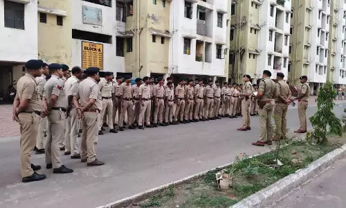 इंद्रप्रस्थ कॉलोनी में पुलिस की रेड इंद्रप्रस्थ कॉलोनी में पुलिस की रेड