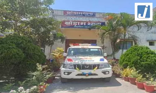 9वीं की छात्रा की संदिग्ध हालात में मौत, पेड़ से लटका मिला शव, तालाब में नहाने जाने की बात कहकर घर से निकली थी 9वीं की छात्रा की संदिग्ध हालात में मौत, पेड़ से लटका मिला शव, तालाब में नहाने जाने की बात कहकर घर से निकली थी