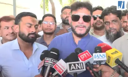 कुर्बानी के दौरान सुविधाओं की कमी पर AIMIM का विरोध, वारिस पठान ने सरकार पर उठाए सवाल कुर्बानी के दौरान सुविधाओं की कमी पर AIMIM का विरोध, वारिस पठान ने सरकार पर उठाए सवाल