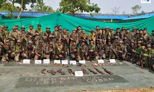 सुरक्षा बलों की सर्चिंग में हथियार और विस्फोटक का जखीरा जब्त सुरक्षा बलों की सर्चिंग में हथियार और विस्फोटक का जखीरा जब्त