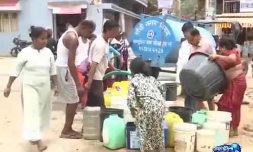 भीषण लू: टैंकर से पानी की आपूर्ति कम होने के कारण Ranchi के लोग गंभीर जल संकट से जूझ रहे भीषण लू: टैंकर से पानी की आपूर्ति कम होने के कारण Ranchi के लोग गंभीर जल संकट से जूझ रहे