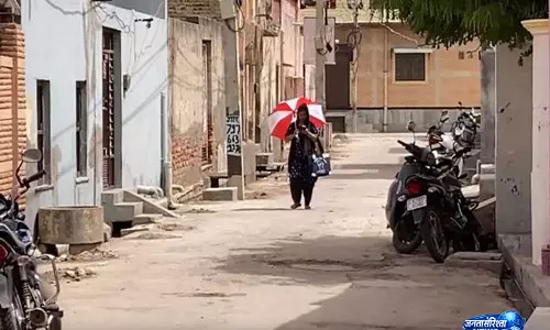Rajasthan: चूरू में भीषण लू का प्रकोप, पारा 44 डिग्री के पार Rajasthan: चूरू में भीषण लू का प्रकोप, पारा 44 डिग्री के पार