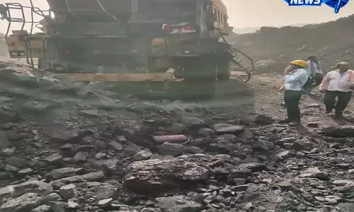 कुसमुंडा मेगा प्रोजेक्ट में 60 टन डंपर पलटा, ऑपरेटर गंभीर घायल कुसमुंडा मेगा प्रोजेक्ट में 60 टन डंपर पलटा, ऑपरेटर गंभीर घायल