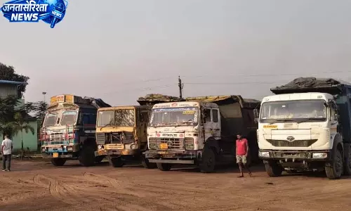 खनिज विभाग की कार्रवाई, अवैध रेत और गिट्टी परिवहन में लगे 5 भारी वाहन जब्त