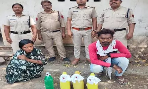 महुआ शराब पर आबकारी विभाग की कार्रवाई, 17.200 लीटर शराब जब्त महुआ शराब पर आबकारी विभाग की कार्रवाई, 17.200 लीटर शराब जब्त