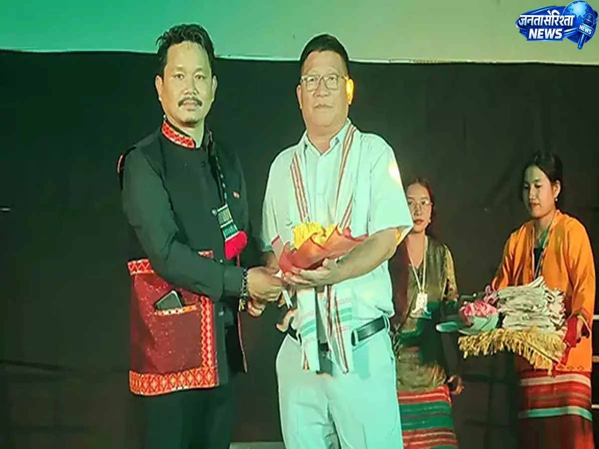 Pasighat: ‘ब्लैक सनशाइन’ थिएटर ने नशे के खिलाफ जागरूकता का संदेश फैलाया Pasighat: ‘ब्लैक सनशाइन’ थिएटर ने नशे के खिलाफ जागरूकता का संदेश फैलाया