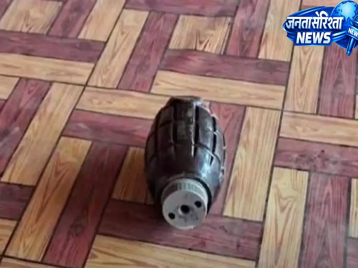 Manipur: कार्गो स्टाफ पर ग्रेनेड हमलों से तनाव बढ़ा Manipur: कार्गो स्टाफ पर ग्रेनेड हमलों से तनाव बढ़ा