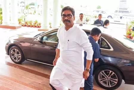 झारखंड: मुख्यमंत्री ने भीषण लू के बीच पेयजल उपलब्धता सुनिश्चित करने के निर्देश दिए झारखंड: मुख्यमंत्री ने भीषण लू के बीच पेयजल उपलब्धता सुनिश्चित करने के निर्देश दिए
