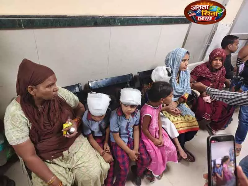 Faridabad में स्कूल की छत पर दीवार गिरने से 10 छात्र घायल Faridabad में स्कूल की छत पर दीवार गिरने से 10 छात्र घायल