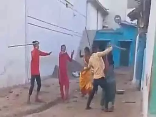पानी के लिए एक ही परिवार के दो पक्षों में मारपीट, 9 सदस्य घायल पानी के लिए एक ही परिवार के दो पक्षों में मारपीट, 9 सदस्य घायल