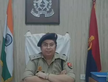 नोएडा पुलिस ने महिलाओं पर कैंची से हमला करने वाले शातिर आरोपी को गिरफ्तार किया नोएडा पुलिस ने महिलाओं पर कैंची से हमला करने वाले शातिर आरोपी को गिरफ्तार किया
