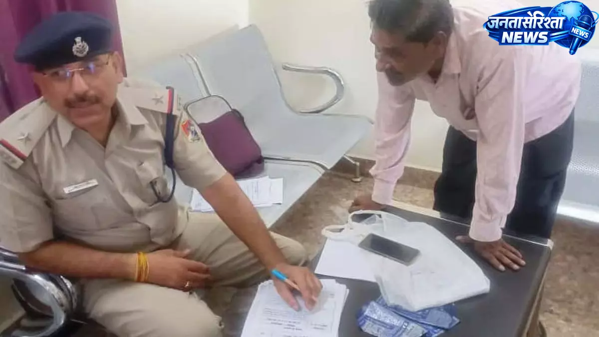 सुवासरा रेलवे स्टेशन पर RPF का सुरक्षा जागरूकता अभियान सुवासरा रेलवे स्टेशन पर RPF का सुरक्षा जागरूकता अभियान