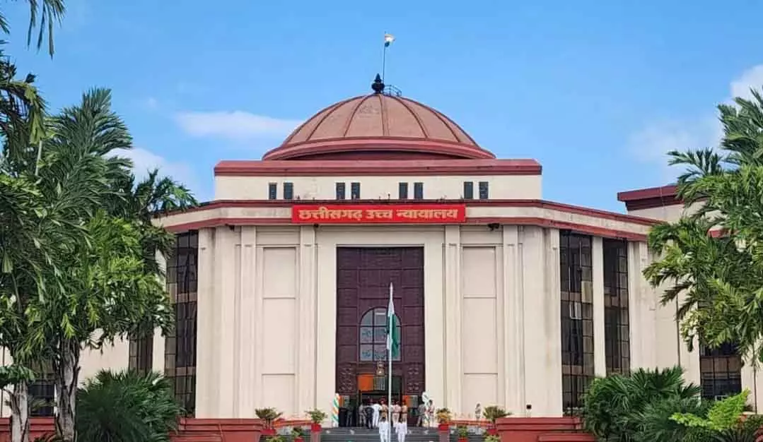 अपनी ट्रांसफर को लेकर कैंसर पीड़ित शिक्षिका पहुंचीं हाईकोर्ट अपनी ट्रांसफर को लेकर कैंसर पीड़ित शिक्षिका पहुंचीं हाईकोर्ट
