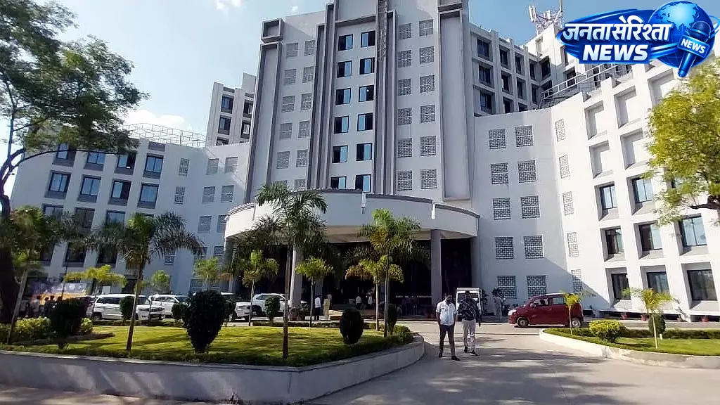Bhopal : नगर निगम को राहत, पुलिस पेट्रोल पंप से मिल रहा ईंधन Bhopal : नगर निगम को राहत, पुलिस पेट्रोल पंप से मिल रहा ईंधन