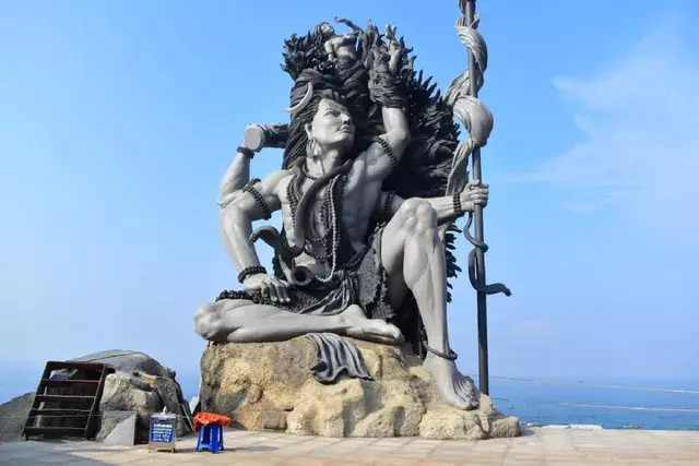 शिव पुराण के 10 गण: नंदी प्रमुख द्वारपाल और भक्तों का माध्यम शिव पुराण के 10 गण: नंदी प्रमुख द्वारपाल और भक्तों का माध्यम