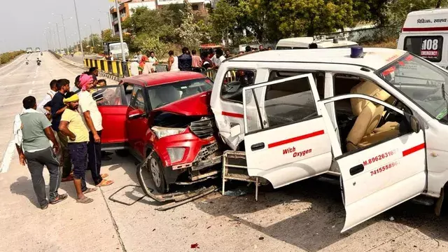 मीरजापुर में NH-135 पर भीषण सड़क हादसा मीरजापुर में NH-135 पर भीषण सड़क हादसा