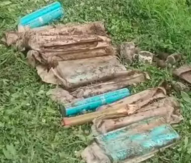 बारामूला के निलसार कंडी में सुरक्षा बलों को बड़ी सफलता, 14 आरपीजी शेल समेत हथियार, गोला बारूद बरामद बारामूला के निलसार कंडी में सुरक्षा बलों को बड़ी सफलता, 14 आरपीजी शेल समेत हथियार, गोला बारूद बरामद